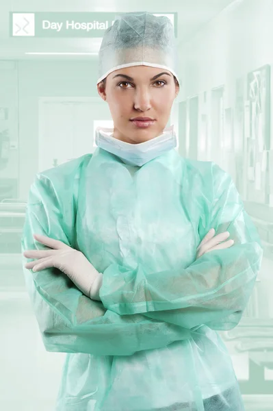 Νοσοκόμα σε χειρουργική επέμβαση φόρεμα — Φωτογραφία Αρχείου