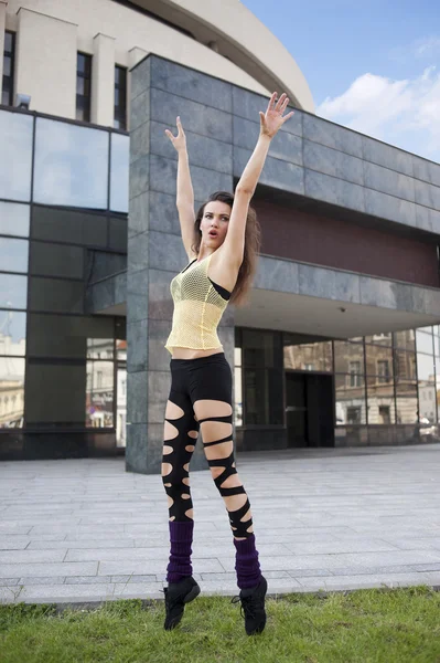 Bailarina moderna en punta — Foto de Stock