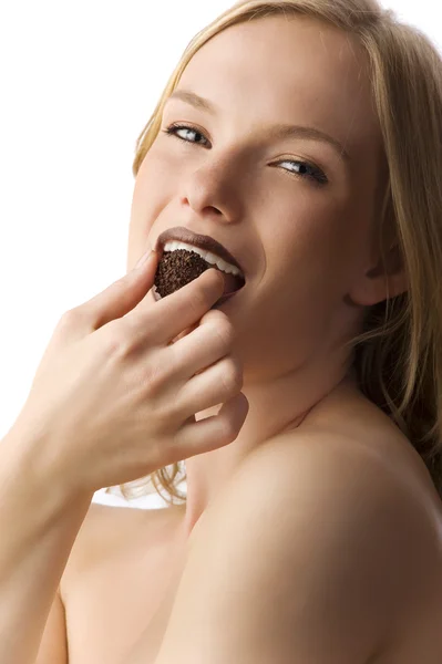 口の中でチョコレートのお菓子 — ストック写真