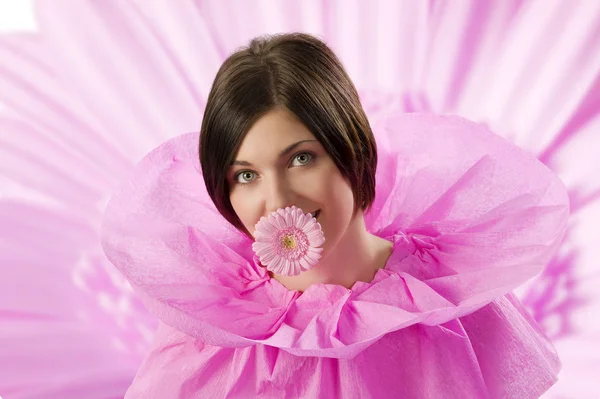 The pink girl with gerbera — Stock Photo, Image