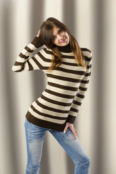Лінійний светр і джинси — стокове фото