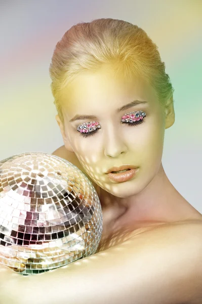 Blond z kreatywnych makijaż świecąca Kula — Zdjęcie stockowe