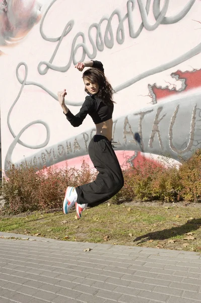 Modern dancer girl outdoor — Stock Photo, Image