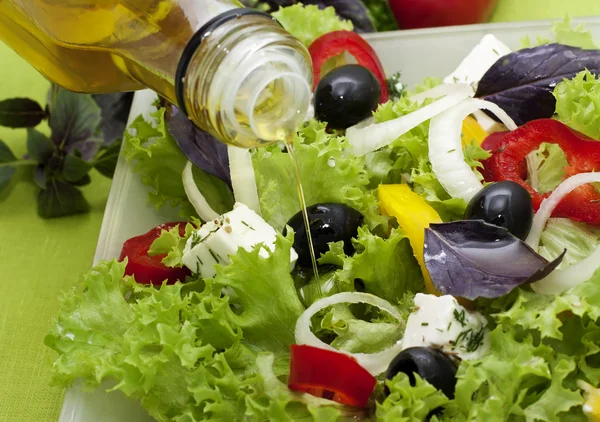 Овочевий салат з оливковою олією — стокове фото