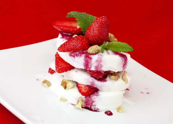 Tranches de crème glacée aux fraises — Photo