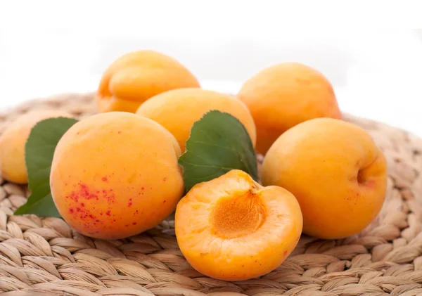Apricots in a straw cloth — Stock Photo, Image