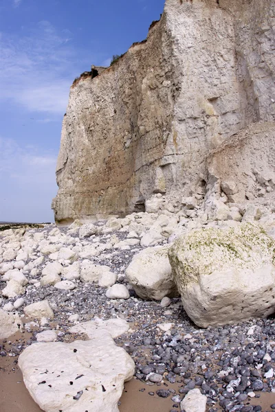 Chalk cliff along the beach — Stock Photo, Image