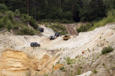 off road sürüş kum çukurunda