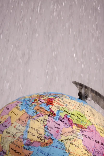 Globe in rain — Stock Photo, Image