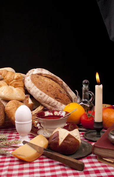 Stock image Old fashioned lunch wtih bread and buns