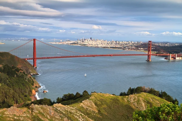 Золоті ворота і San Francisco — стокове фото