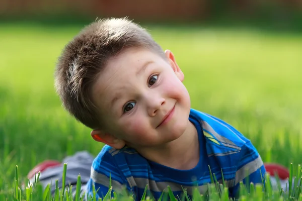 Щасливий маленький хлопчик — стокове фото