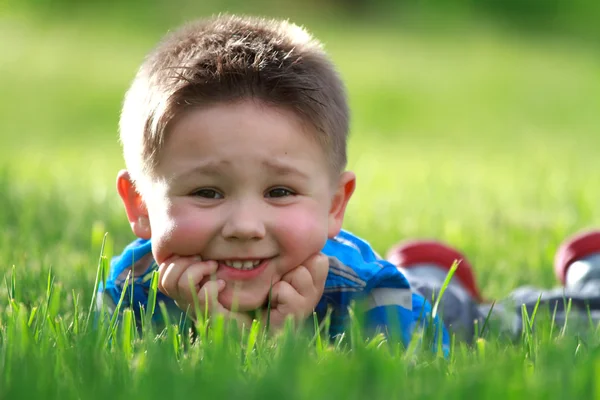 Щасливий маленький хлопчик — стокове фото