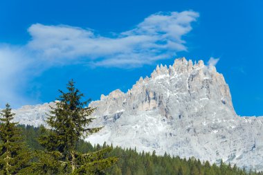 Dolomites dağ yaz görünümü