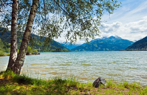 Letní alpské jezero pohled — Stock fotografie