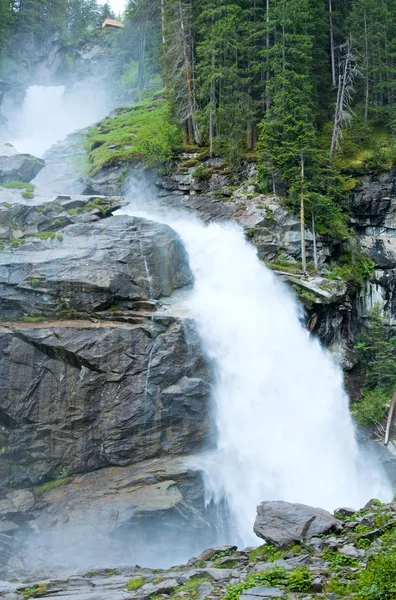 Alpes cachoeira vista de verão — Fotografia de Stock