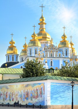 Kyiv Mykhailiv'skyj Sobor mith sun in sky clipart