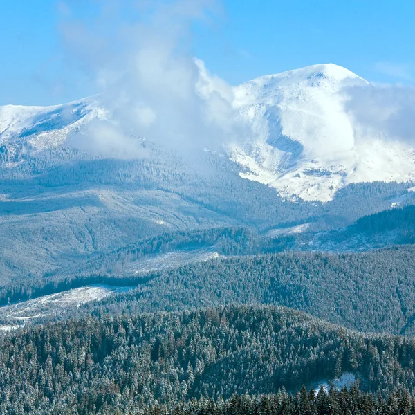 Morning cloudy winter mountain landscape. — Stock Photo, Image