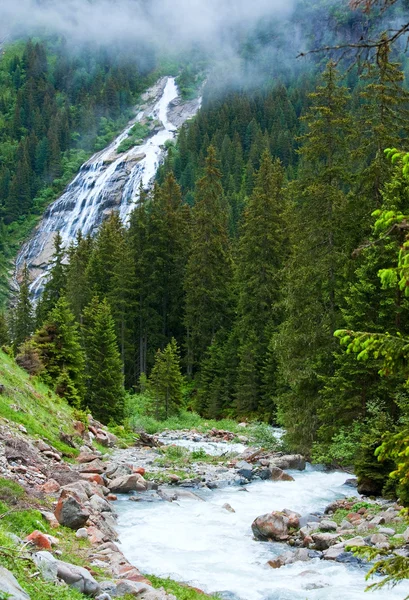 Widoki na Alpy wodospad lato — Zdjęcie stockowe