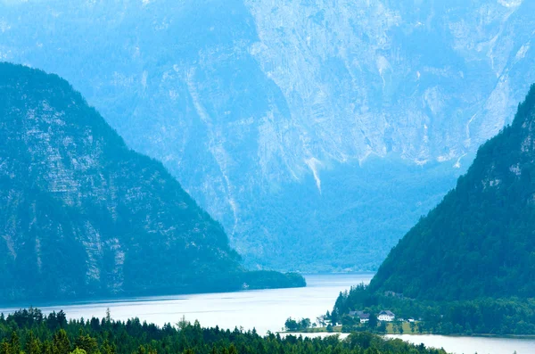 Estate alpina vista lago — Foto Stock