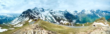 Alpler yaz panoraması.