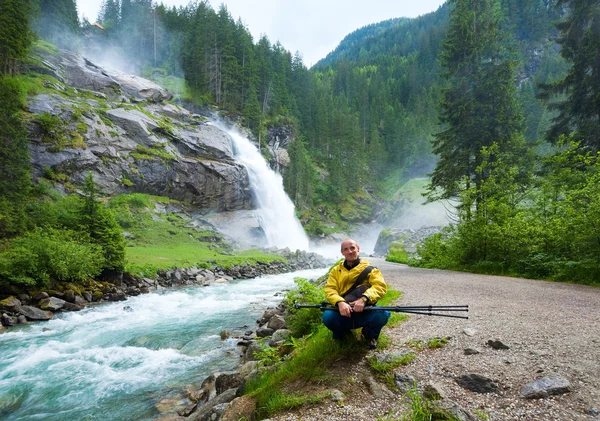 阿尔卑斯山瀑布夏季视图 — 图库照片