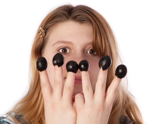 Heureux adolescent avec olive doigts — Photo