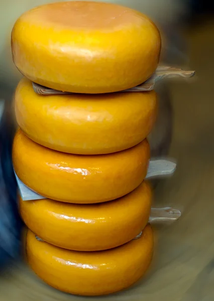 Τυρί ράφι σε ραφινάρισμα . — Φωτογραφία Αρχείου