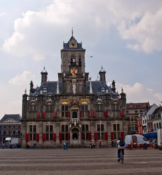 Starobylé radnice Delft v Nizozemsku . — Stock fotografie