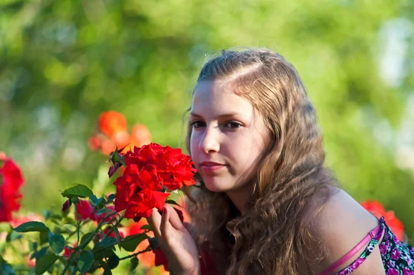 Dziewczyna z różami . — Zdjęcie stockowe