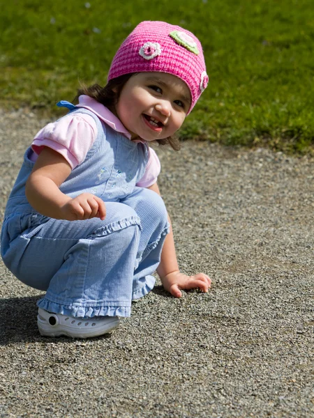 Κορίτσι μικρό παιδί χαμογελώντας — Φωτογραφία Αρχείου