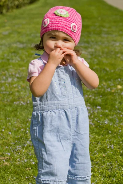 Toddler girl looking — Stock Photo, Image