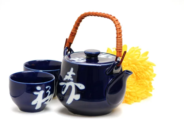 Japán teáskanna és csésze fehér háttér — Stock Fotó