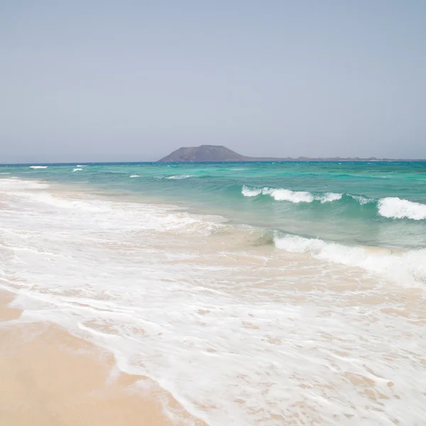 Praia de areia branca em Fuerteventura (Corralejo "Bandeira" praia ) — Fotografia de Stock