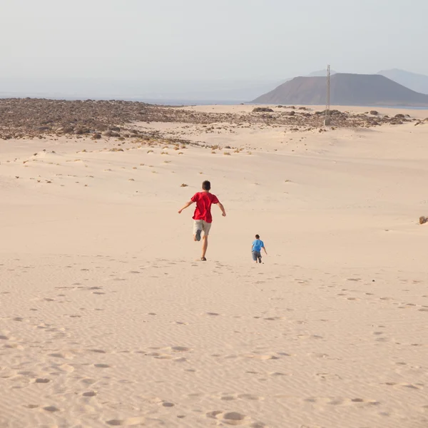 Courir dans les dunes — Photo