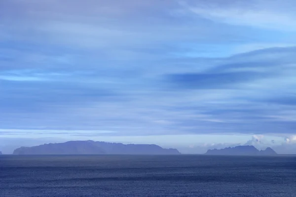 デゼルタス島に向かってマデイラからの眺め — ストック写真