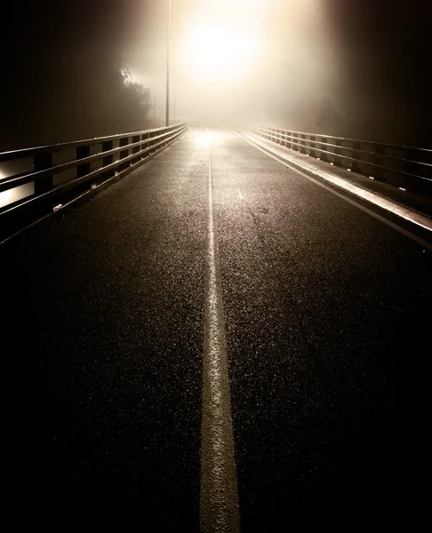 Ομιχλώδη γέφυρα — Φωτογραφία Αρχείου
