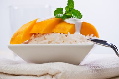 Thai Mango Sticky Sweet Rice Dessert (Khao Niaow Ma Muang) clipart