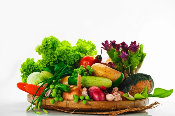 Verduras: repollo, tomate, pepino, cebolla, lechuga, etc. — Foto de Stock
