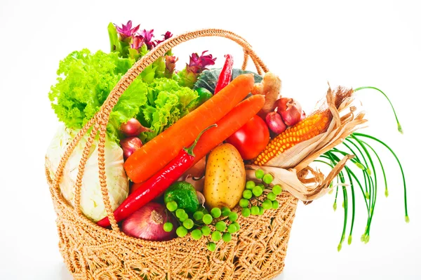 Legumes - repolho, tomate, pepino, cebola, alface e assim por diante — Fotografia de Stock