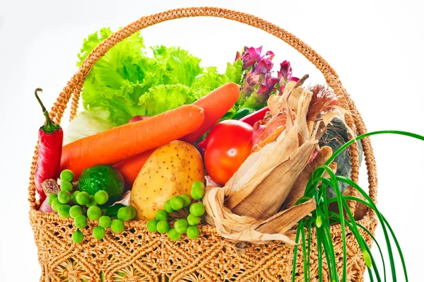 Legumes - repolho, tomate, pepino, cebola, alface e assim por diante — Fotografia de Stock