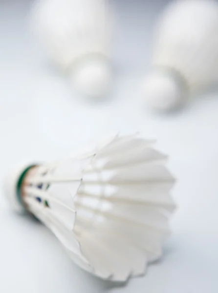 Badminton shuttlecocks em branco (cor tonificada imagem ) — Fotografia de Stock