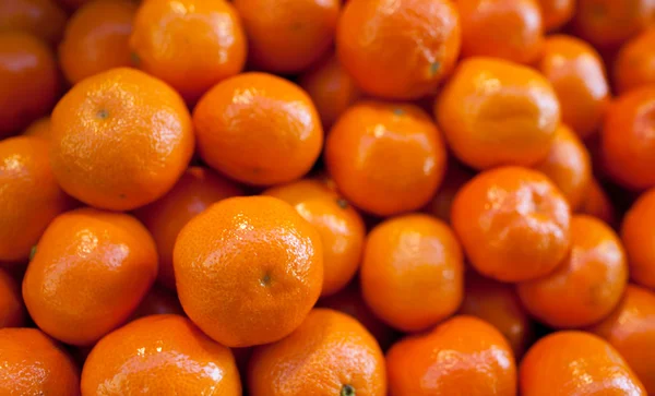 Mandarines exposées sur le marché fermier — Photo