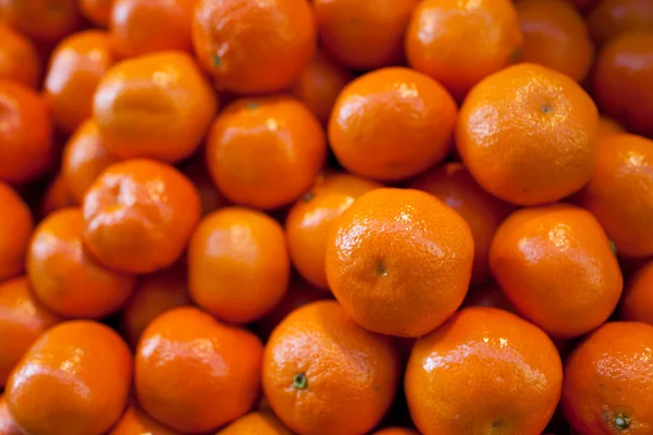 Mandarin yang dipamerkan di pasar petani — Stok Foto