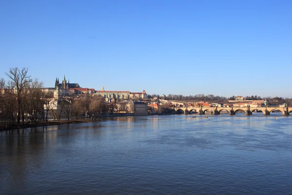 Prague - view of Vltava river and Charles bridge with Prague cas — Stock Photo, Image