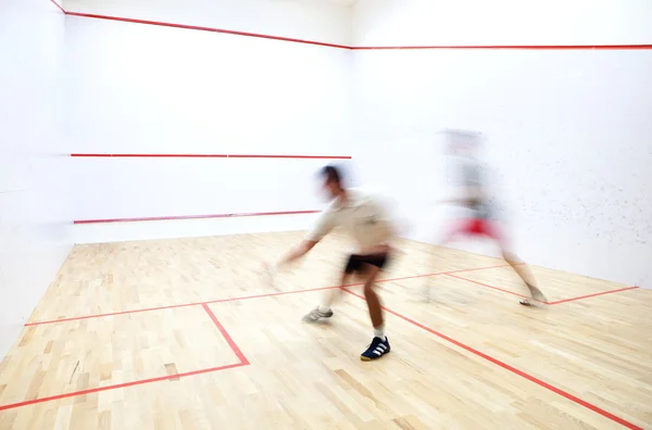 Squash giocatori in azione su un campo da squash (movimento immagine sfocata — Foto Stock