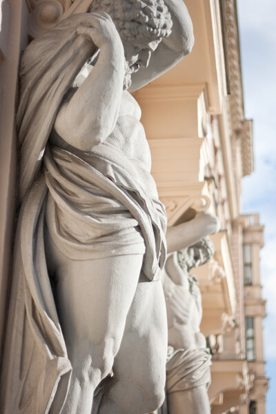 Neoclassical atlantes