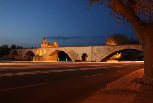 Night view of the Pont St. Benezet (AKA Pont d'Avignon) famous b — Stock Photo, Image