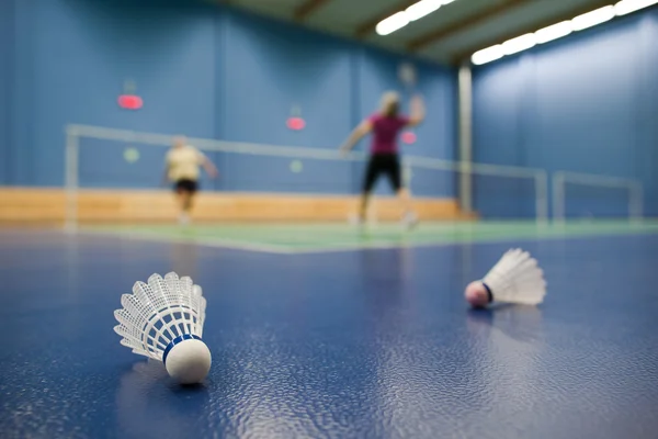 Badminton - badmintona z graczy konkurencyjnych; wolant — Zdjęcie stockowe