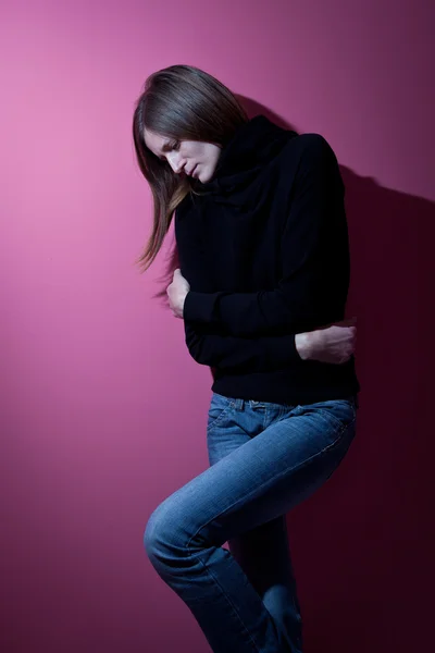 Jeune femme souffrant d'une dépression / anxiété sévère (couleur à — Photo